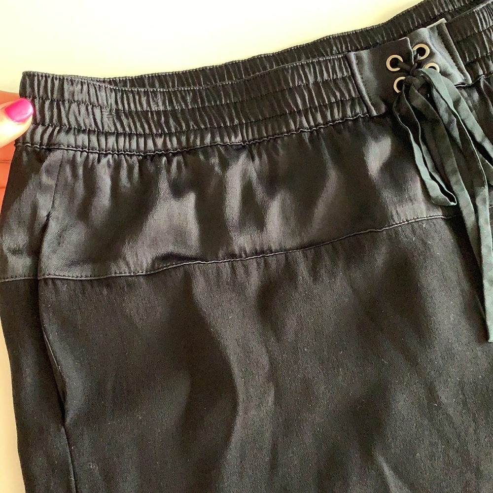 Vince black luxe contrasting fabric shorts in sz L - Picture 5 of 8